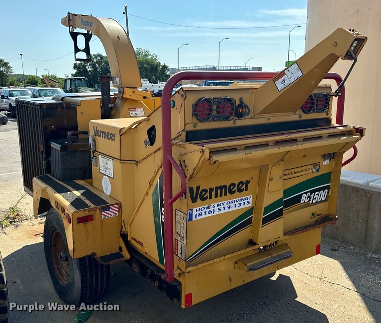 image for item OF9808 2008 Vermeer BC1500 wood chipper