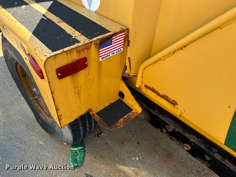 image for item OF9808 2008 Vermeer BC1500 wood chipper