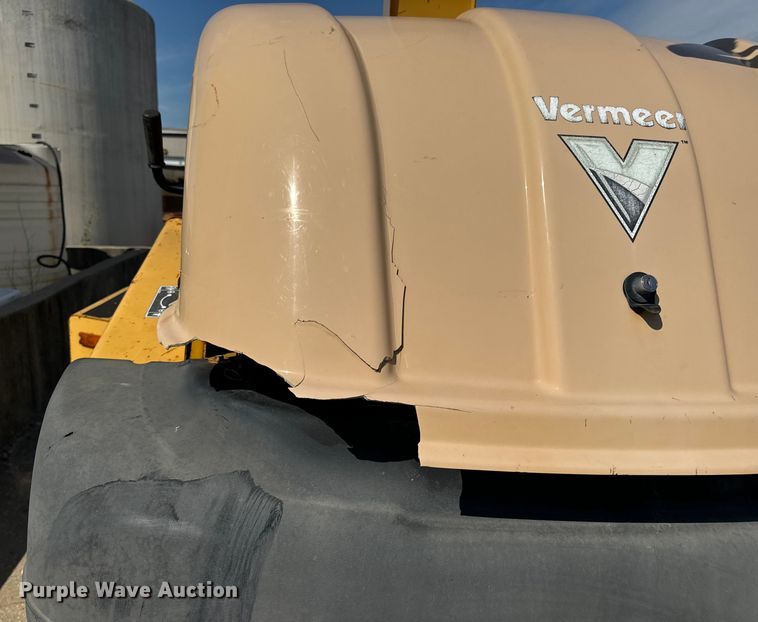 image for item OF9808 2008 Vermeer BC1500 wood chipper