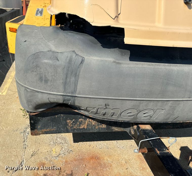 image for item OF9808 2008 Vermeer BC1500 wood chipper