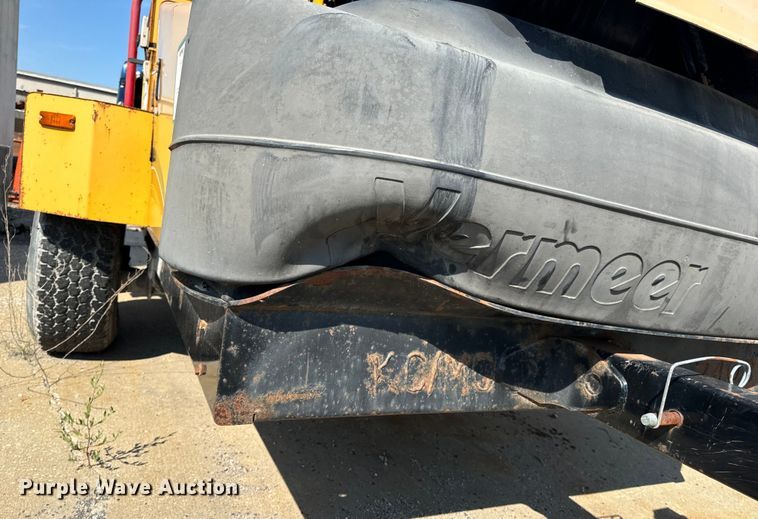 image for item OF9808 2008 Vermeer BC1500 wood chipper