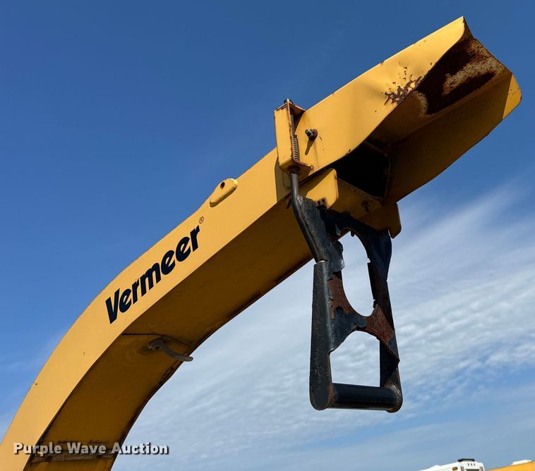 image for item OF9808 2008 Vermeer BC1500 wood chipper