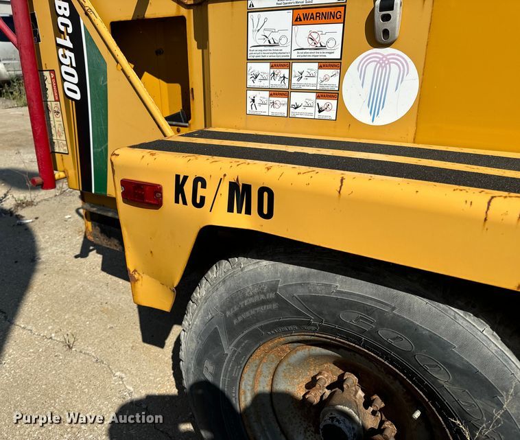 image for item OF9808 2008 Vermeer BC1500 wood chipper