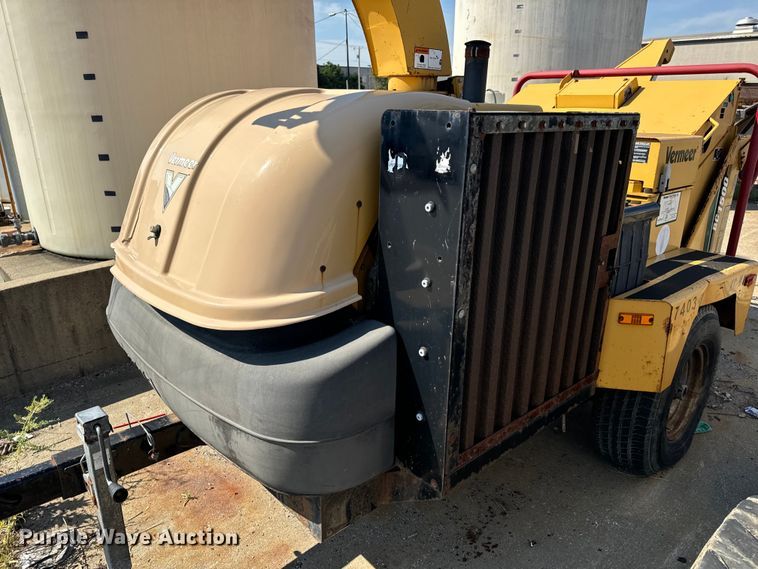 image for item OF9808 2008 Vermeer BC1500 wood chipper