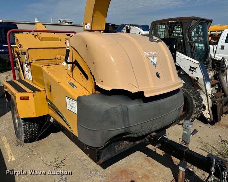 image for item OF9808 2008 Vermeer BC1500 wood chipper