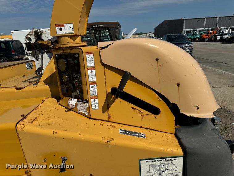image for item OF9808 2008 Vermeer BC1500 wood chipper