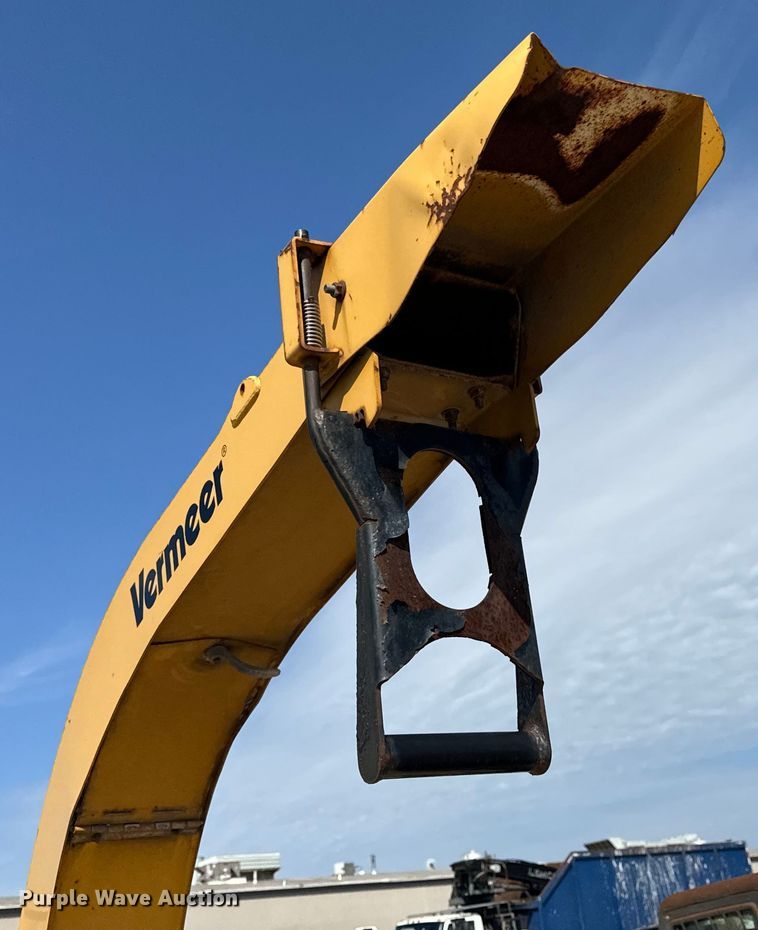 image for item OF9808 2008 Vermeer BC1500 wood chipper