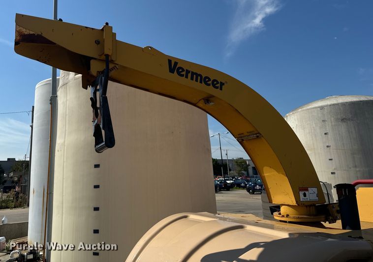 image for item OF9808 2008 Vermeer BC1500 wood chipper