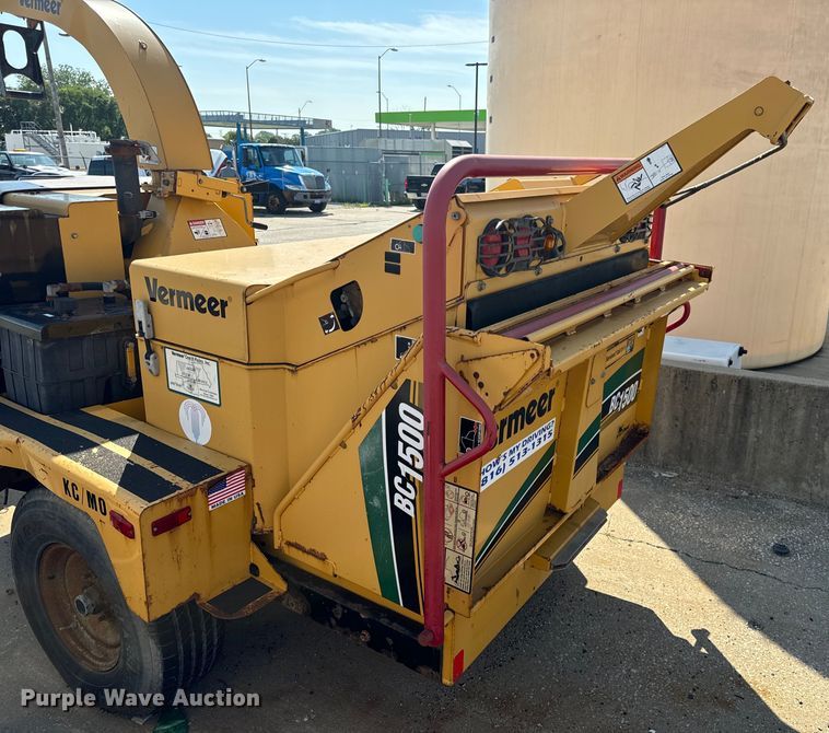 image for item OF9808 2008 Vermeer BC1500 wood chipper