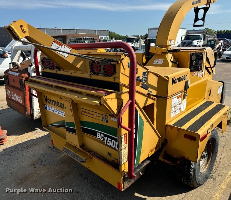 image for item OF9808 2008 Vermeer BC1500 wood chipper