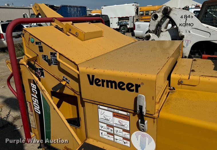 image for item OF9808 2008 Vermeer BC1500 wood chipper