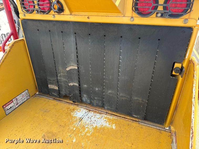 image for item OF9808 2008 Vermeer BC1500 wood chipper