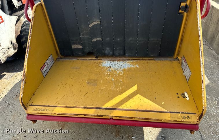 image for item OF9808 2008 Vermeer BC1500 wood chipper