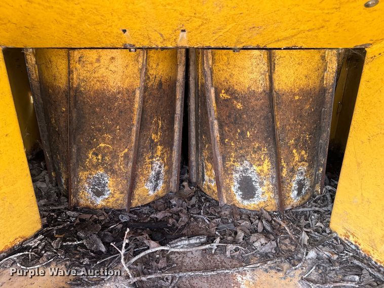 image for item OF9808 2008 Vermeer BC1500 wood chipper