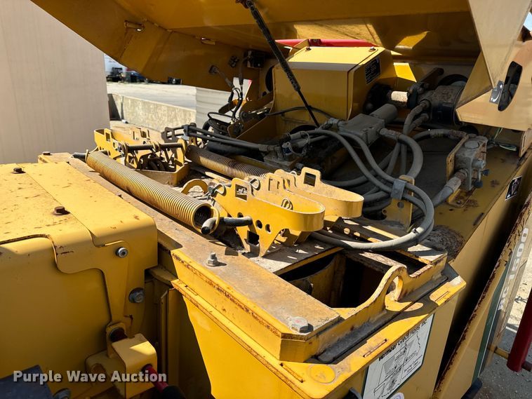 image for item OF9808 2008 Vermeer BC1500 wood chipper