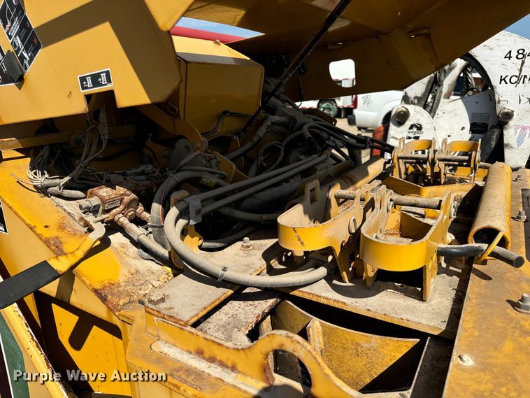 image for item OF9808 2008 Vermeer BC1500 wood chipper