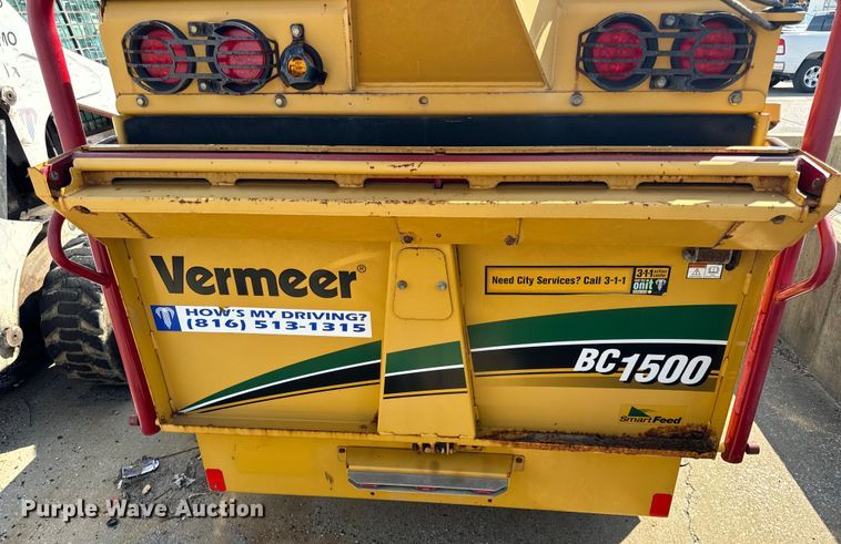 image for item OF9808 2008 Vermeer BC1500 wood chipper