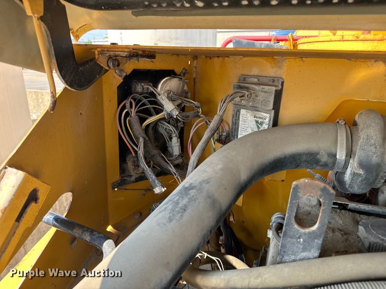 image for item OF9808 2008 Vermeer BC1500 wood chipper