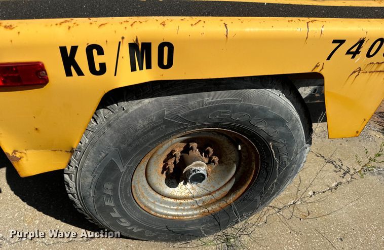 image for item OF9808 2008 Vermeer BC1500 wood chipper