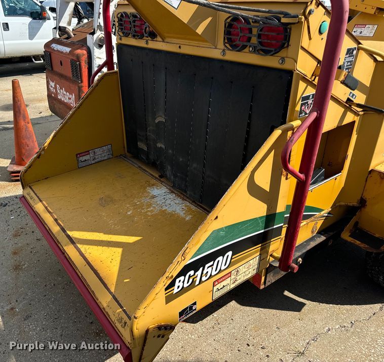 image for item OF9808 2008 Vermeer BC1500 wood chipper