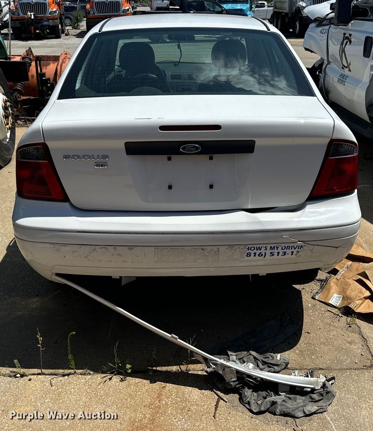 image for item OF9813 2007 Ford Focus SE 