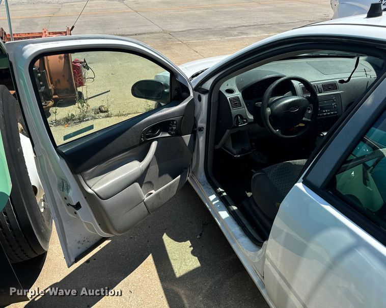 image for item OF9813 2007 Ford Focus SE 