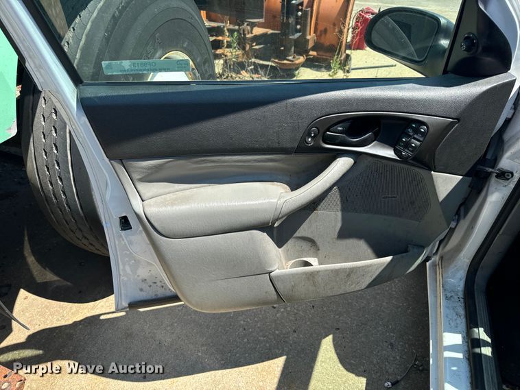 image for item OF9813 2007 Ford Focus SE 