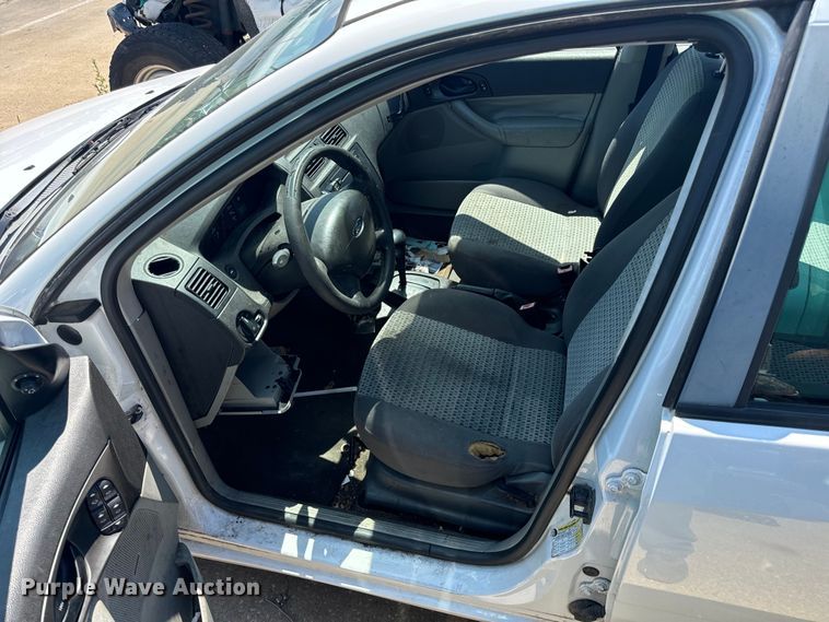 image for item OF9813 2007 Ford Focus SE 