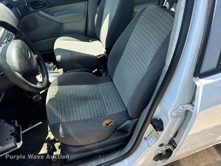 image for item OF9813 2007 Ford Focus SE 