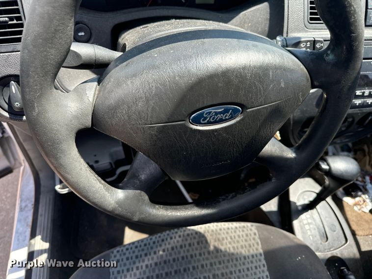 image for item OF9813 2007 Ford Focus SE 