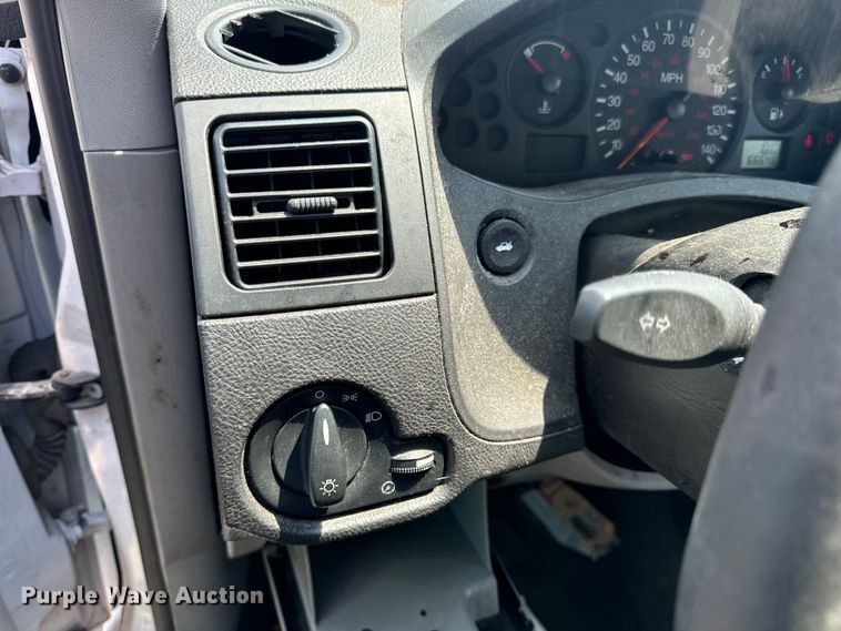 image for item OF9813 2007 Ford Focus SE 