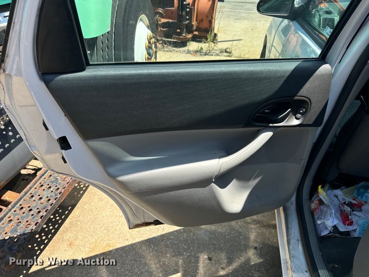 image for item OF9813 2007 Ford Focus SE 