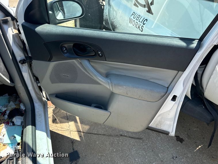 image for item OF9813 2007 Ford Focus SE 