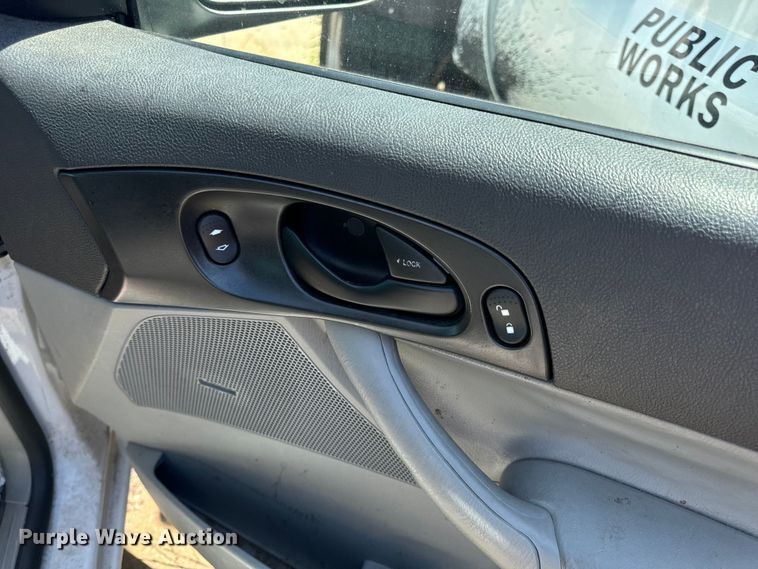 image for item OF9813 2007 Ford Focus SE 