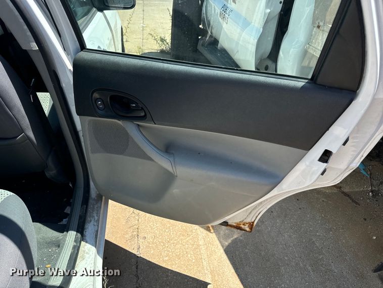 image for item OF9813 2007 Ford Focus SE 