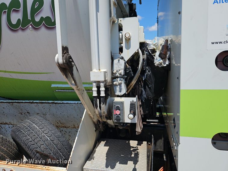 image for item OF9815 2011 International  7300 refuse truck