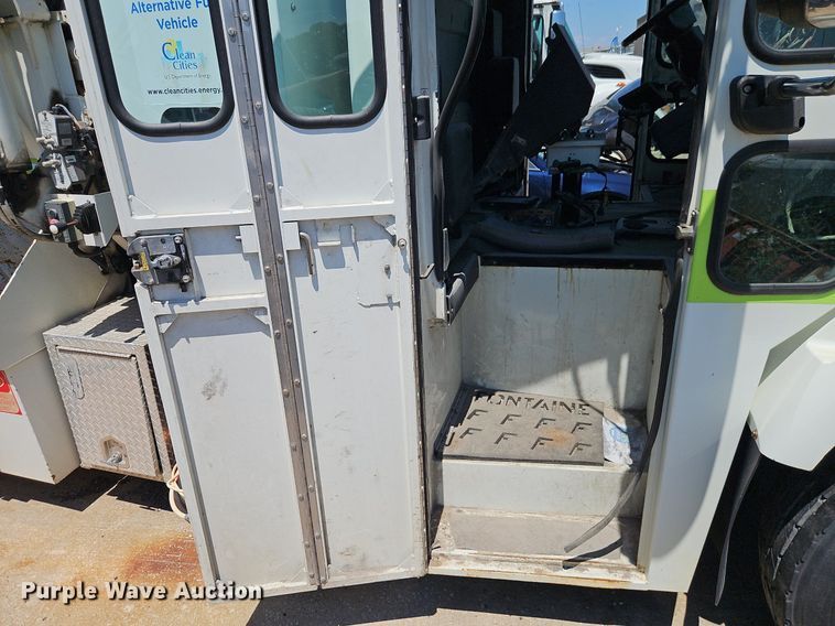 image for item OF9815 2011 International  7300 refuse truck