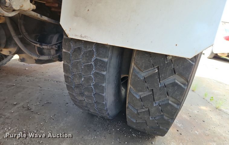 image for item OF9815 2011 International  7300 refuse truck