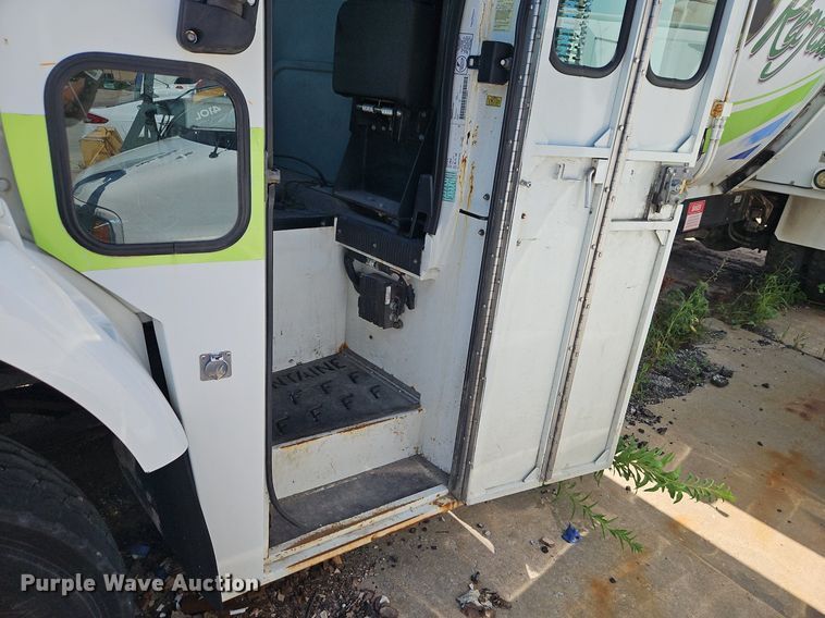 image for item OF9817 2011 International  7300 refuse truck