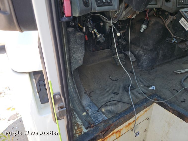 image for item OF9817 2011 International  7300 refuse truck