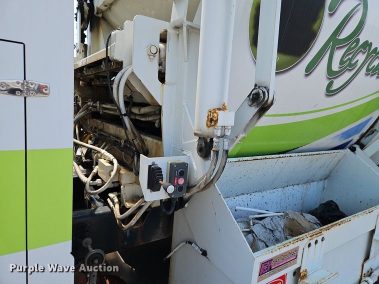 image for item OF9821 2011 International  7300 refuse truck