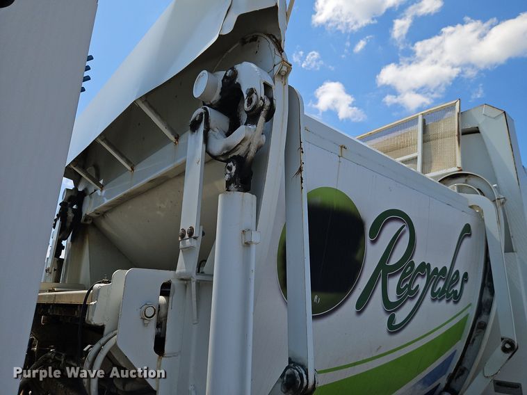 image for item OF9821 2011 International  7300 refuse truck