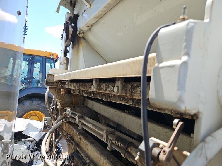 image for item OF9821 2011 International  7300 refuse truck