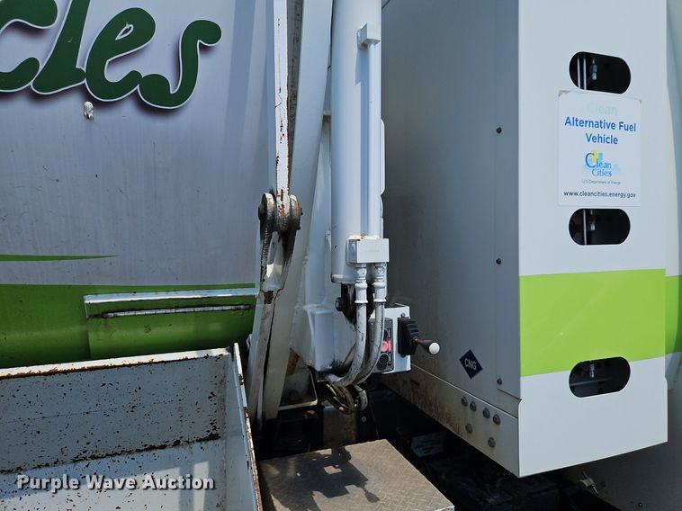 image for item OF9821 2011 International  7300 refuse truck