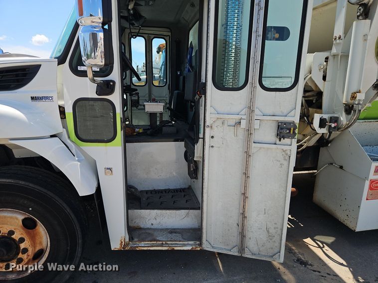 image for item OF9821 2011 International  7300 refuse truck