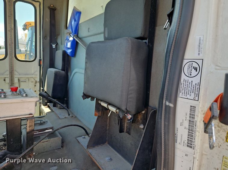 image for item OF9821 2011 International  7300 refuse truck