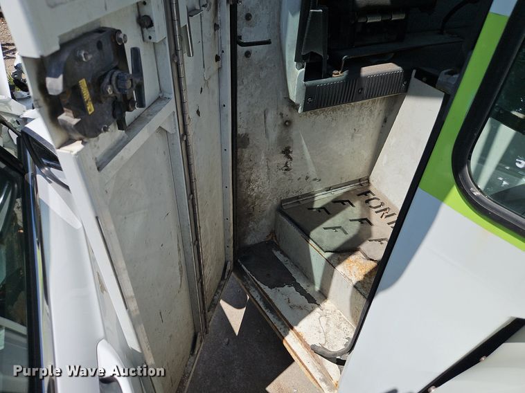 image for item OF9821 2011 International  7300 refuse truck