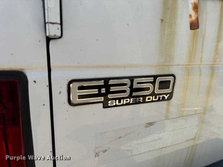 image for item OF9825 2003 Ford E350 Super Duty van with bucket lift