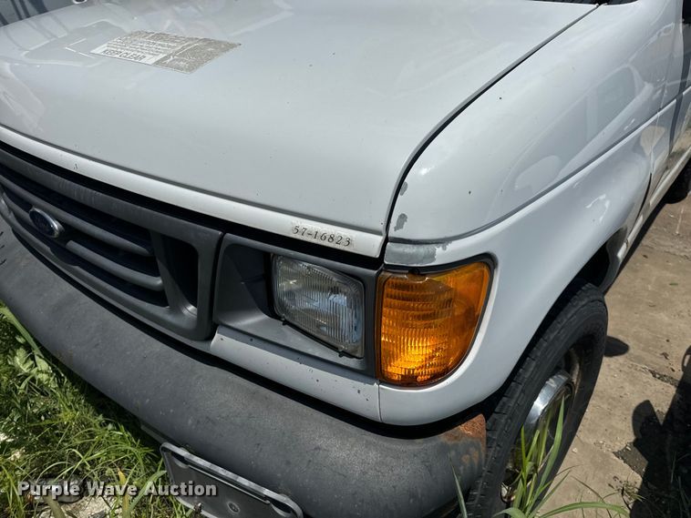 image for item OF9825 2003 Ford E350 Super Duty van with bucket lift