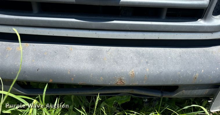 image for item OF9825 2003 Ford E350 Super Duty van with bucket lift